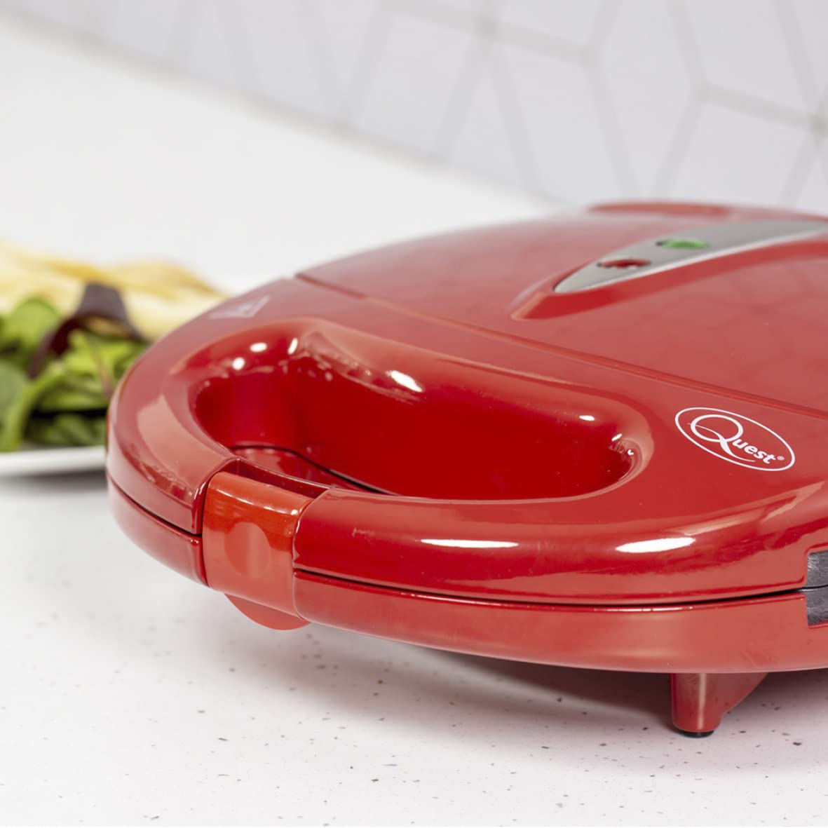 Quest red 750W 2-slice sandwich toastie maker
