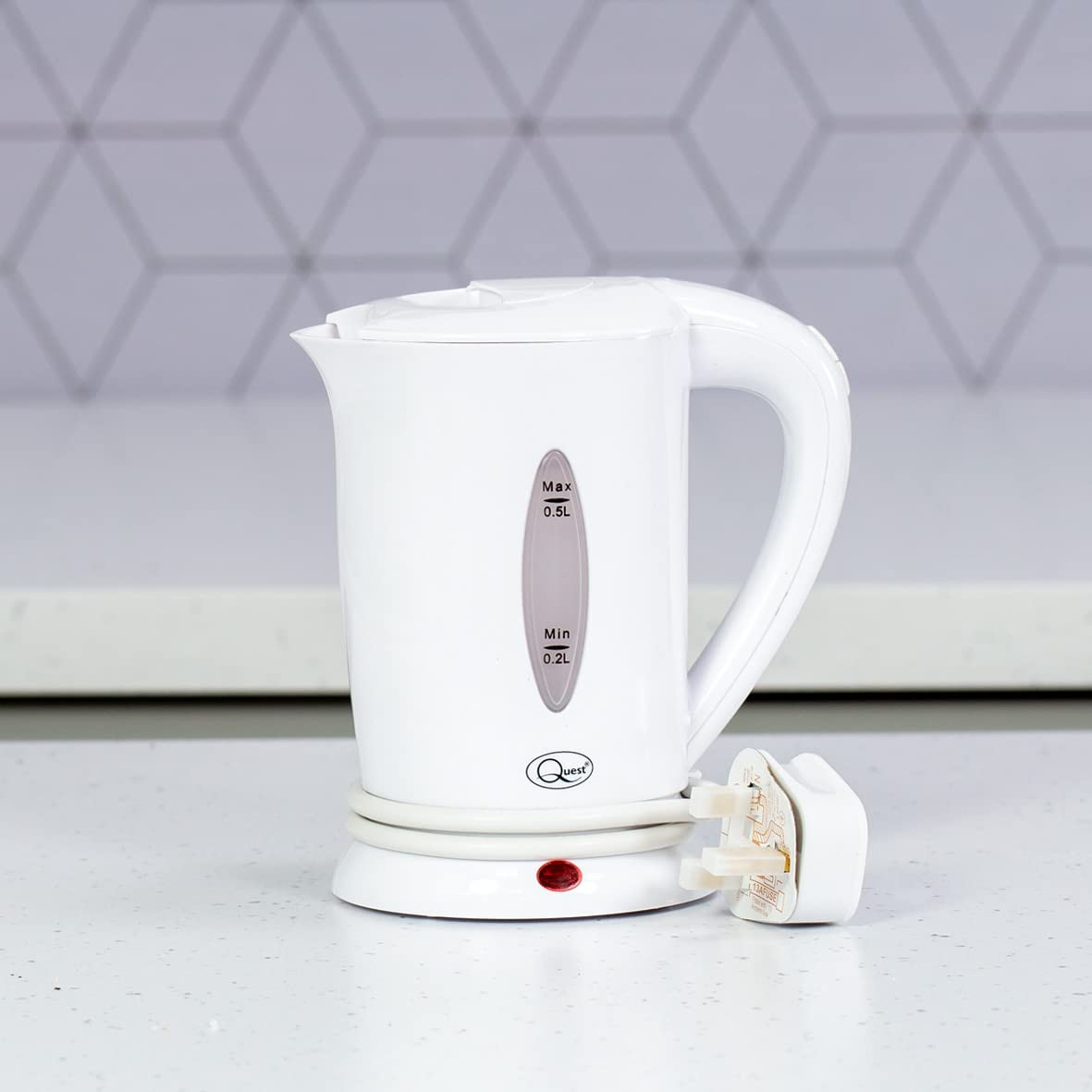 Quest white 0.5L dual voltage travel kettle
