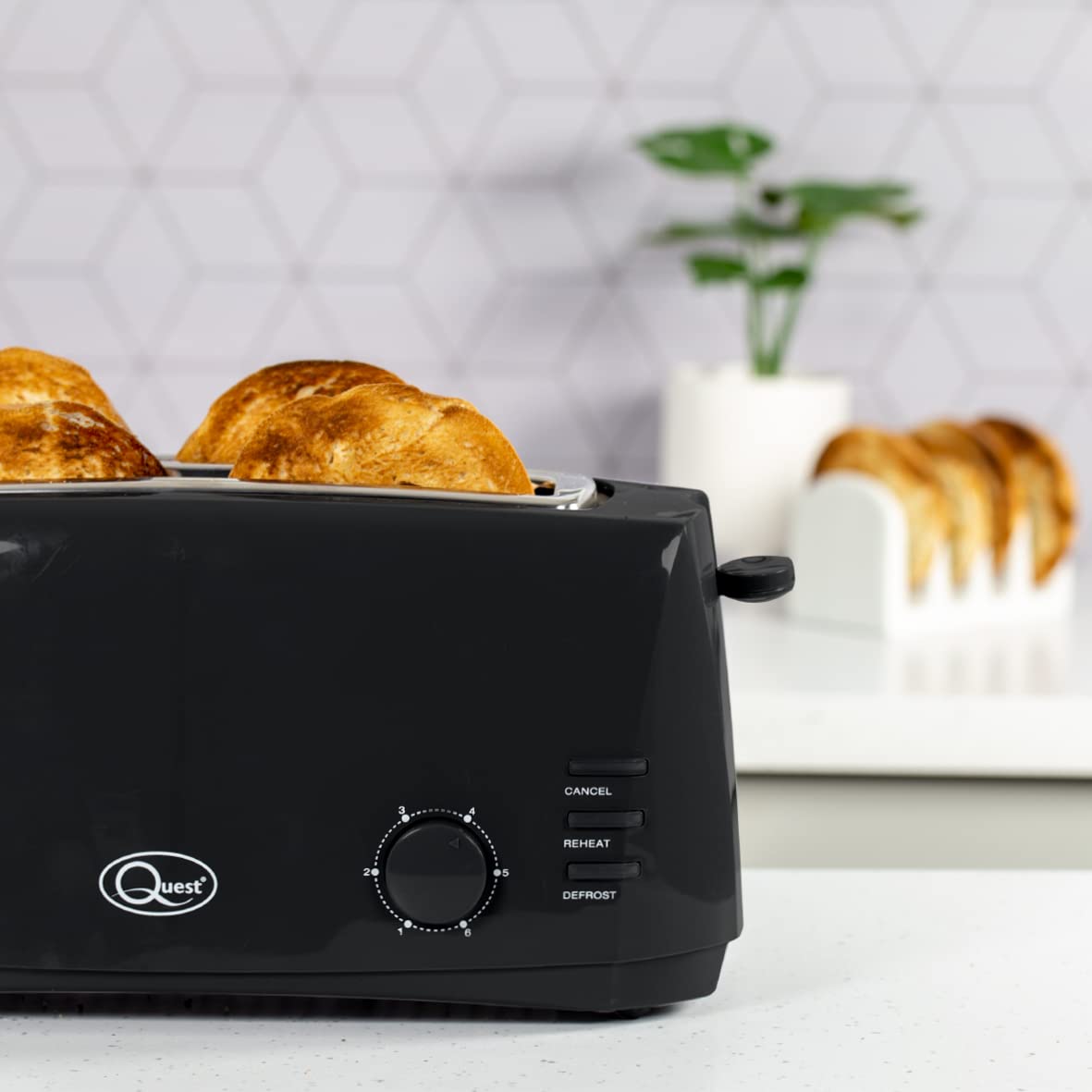 Quest black 4-slice 1400W toaster