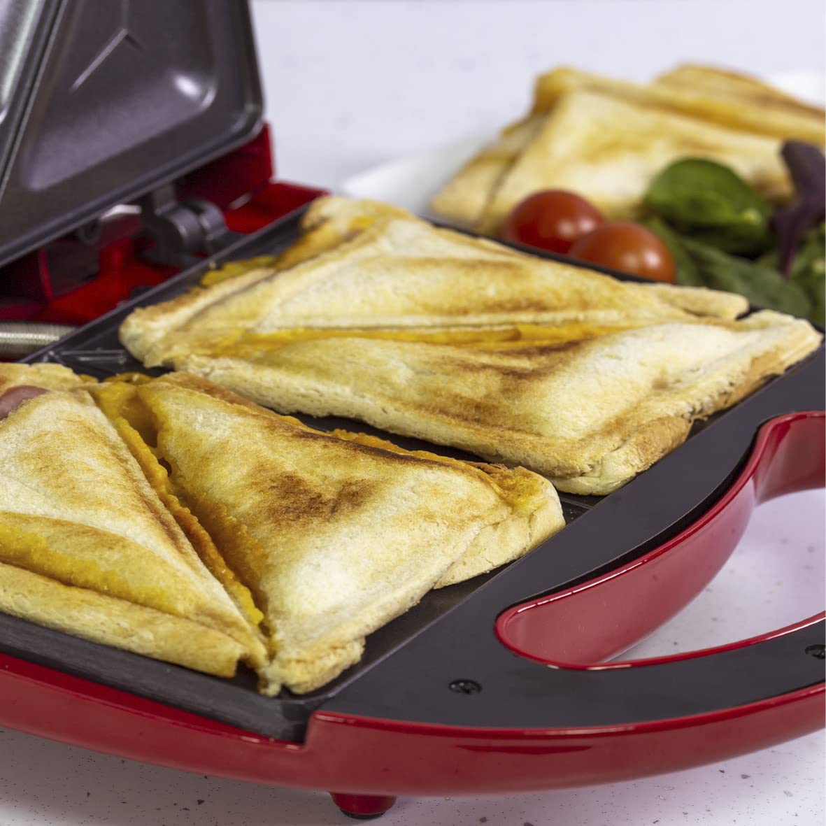 Quest red 750W 2-slice sandwich toastie maker