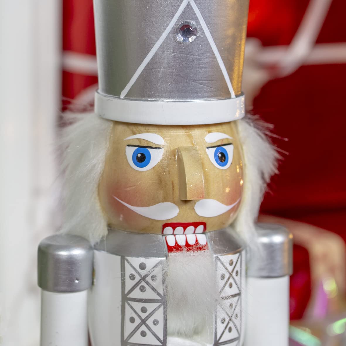 The Christmas Workshop white and silver wooden nutcracker soldier – 35cm