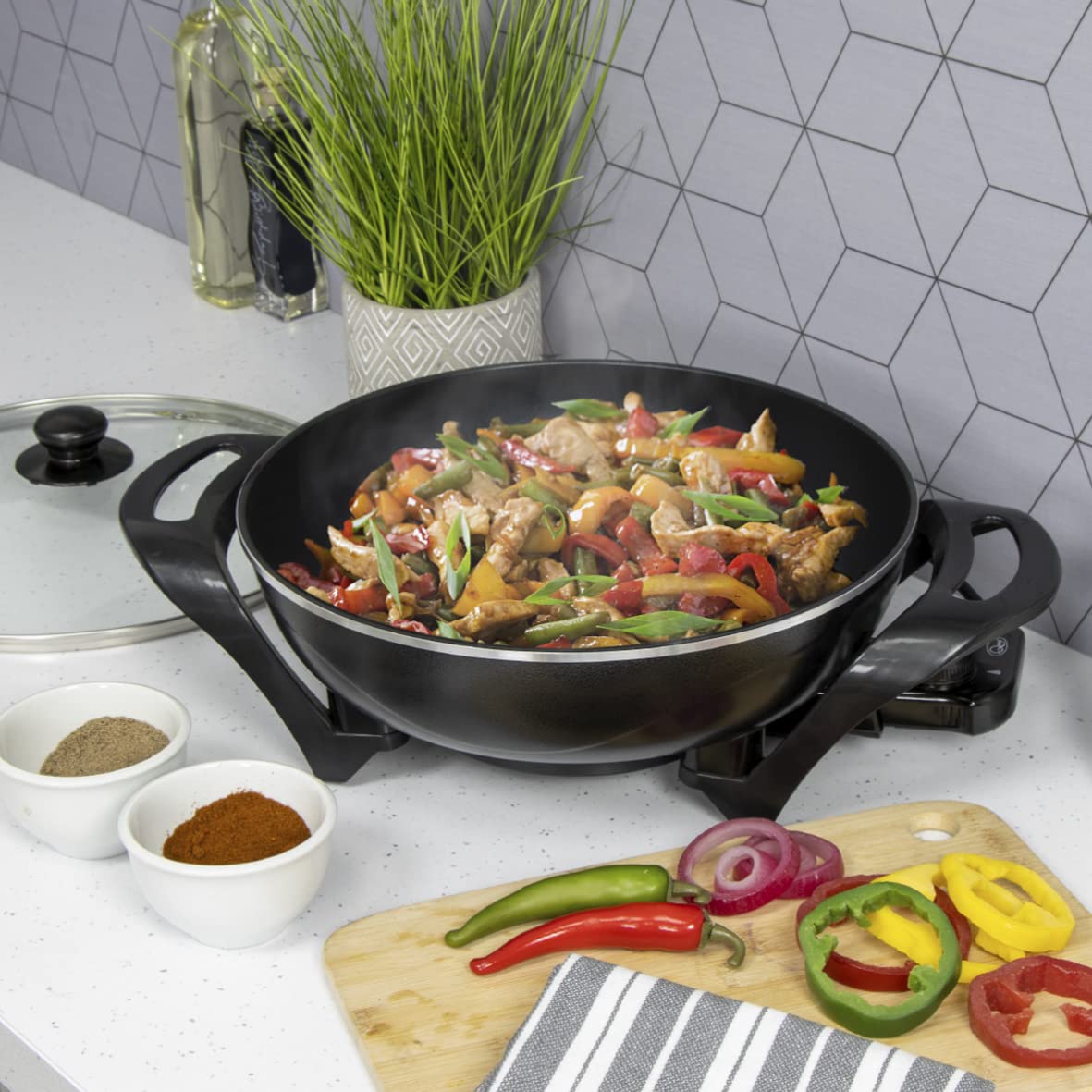 Quest 35870 Electric Non-Stick Wok with Lid Included / 5 Precise Temperature Options/Rapid Heating Technology / 33cm Diameter/Detachable Power Cord for Serving / 1500W