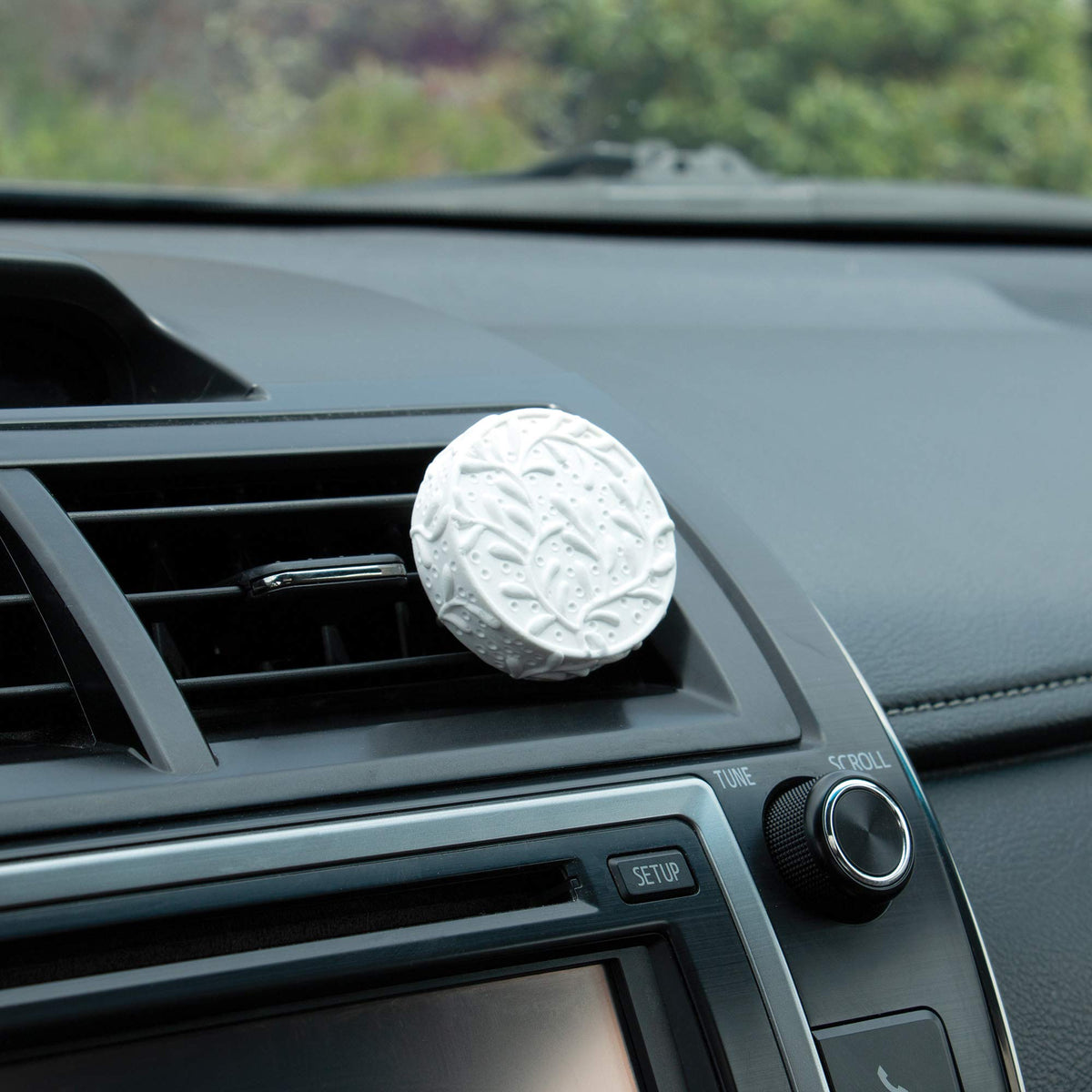 Airomé Vineyard car vent essential oil diffuser with peppermint oil