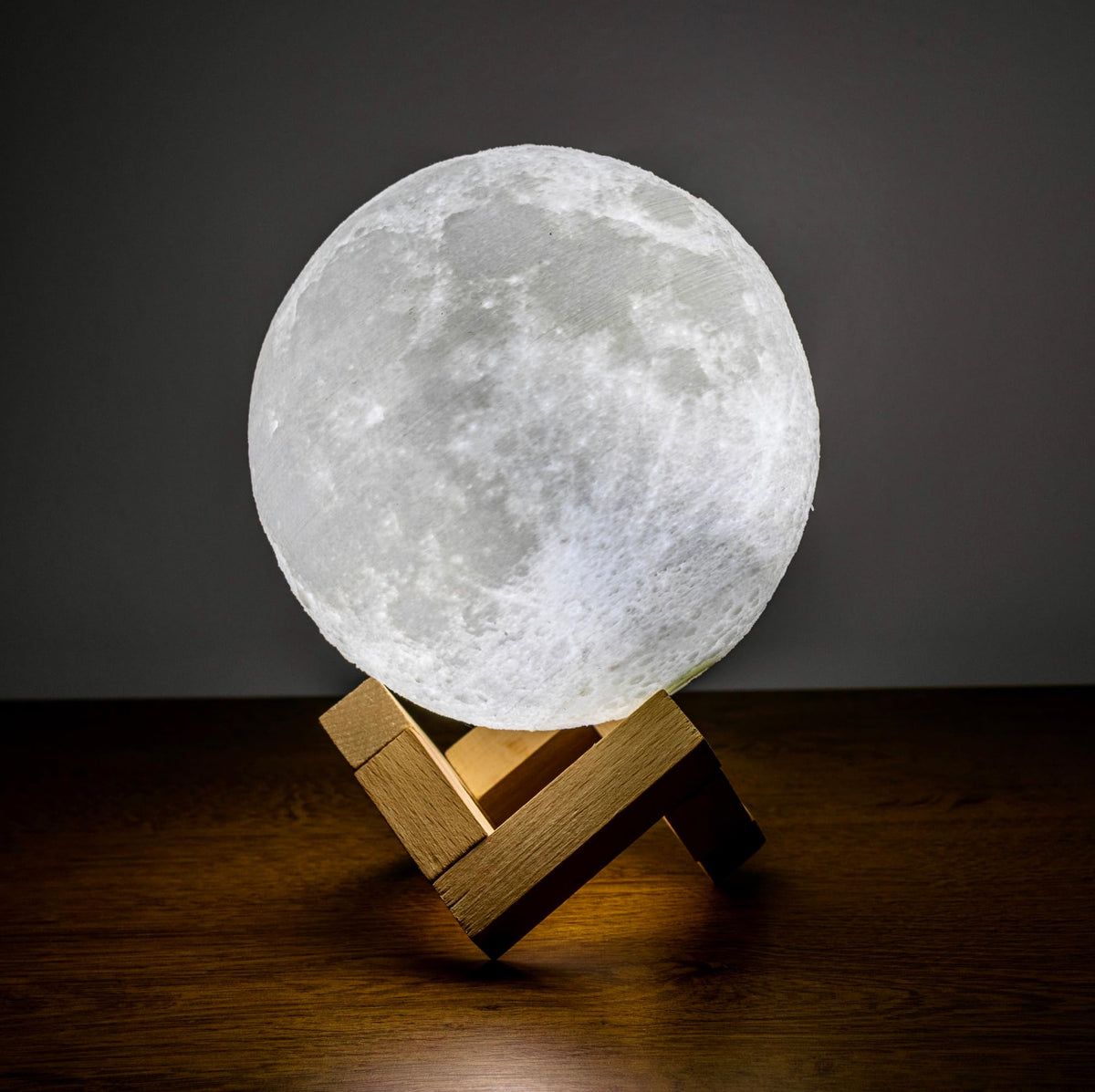 Knight 15cm 3D moon lamp with wooden stand