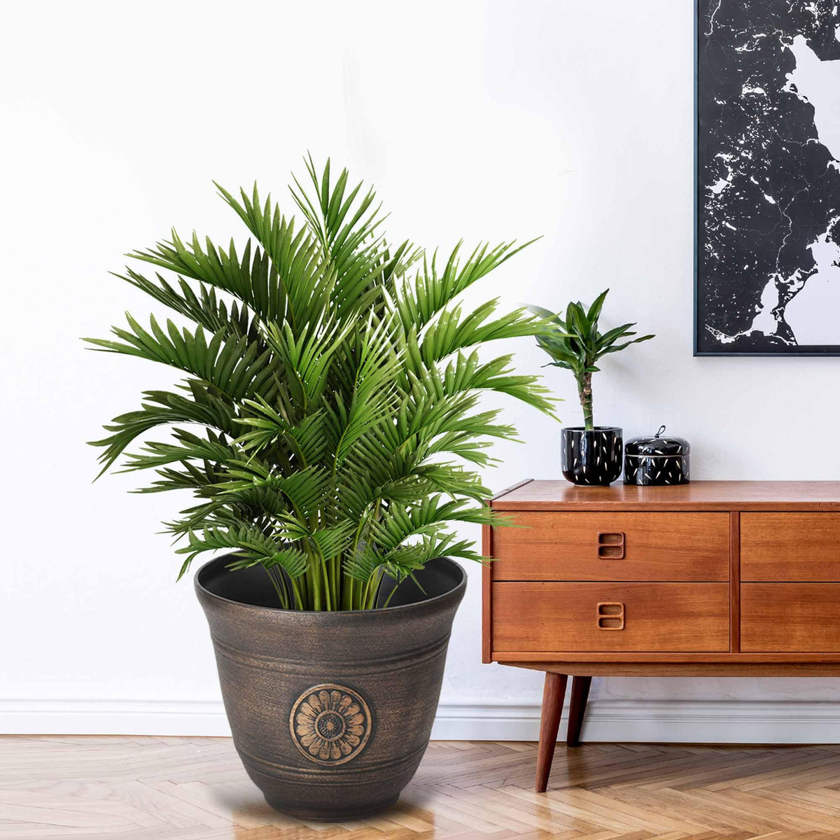 Set of two 30cm plastic plant pots with drainage holes