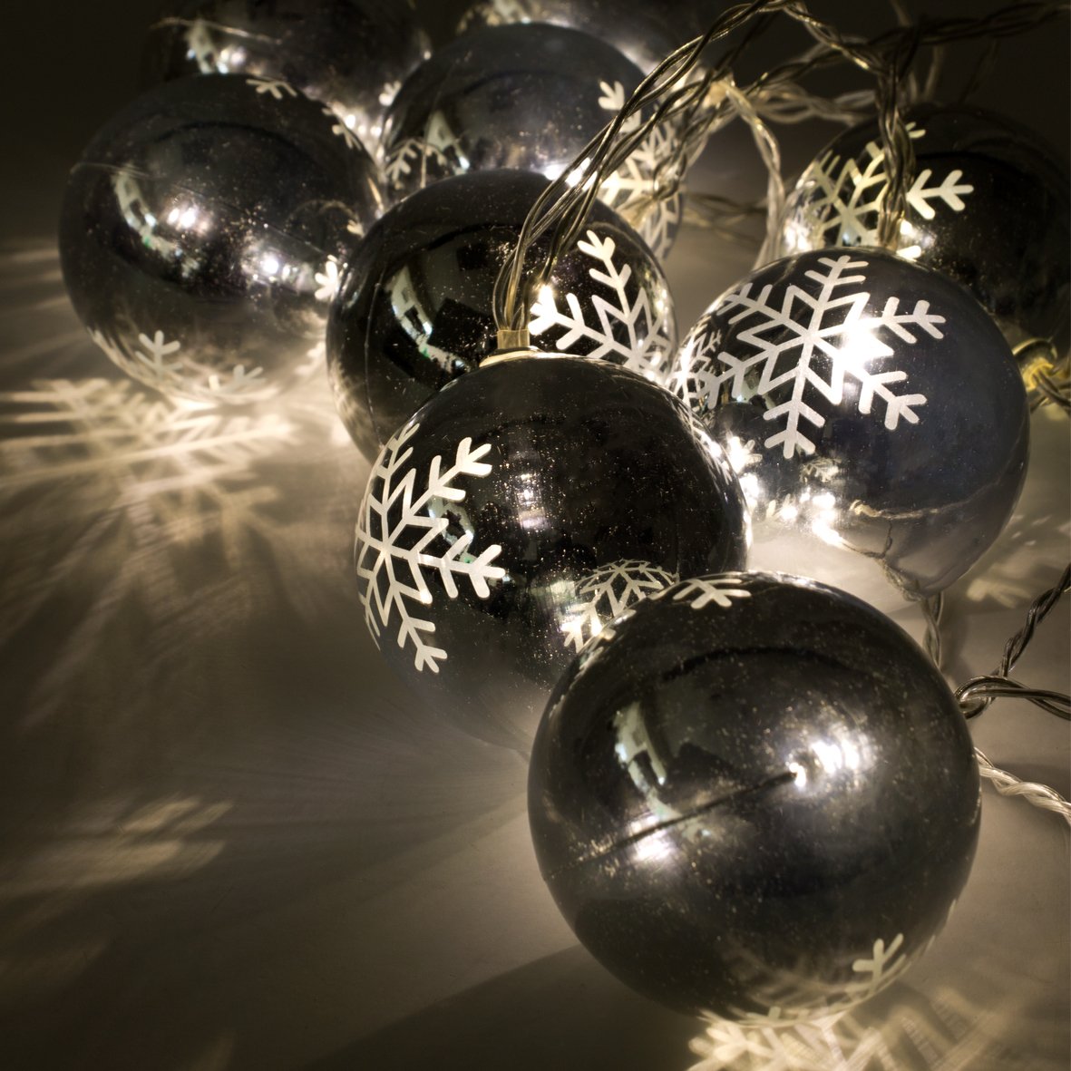10 warm white LED snowflake bauble battery string lights