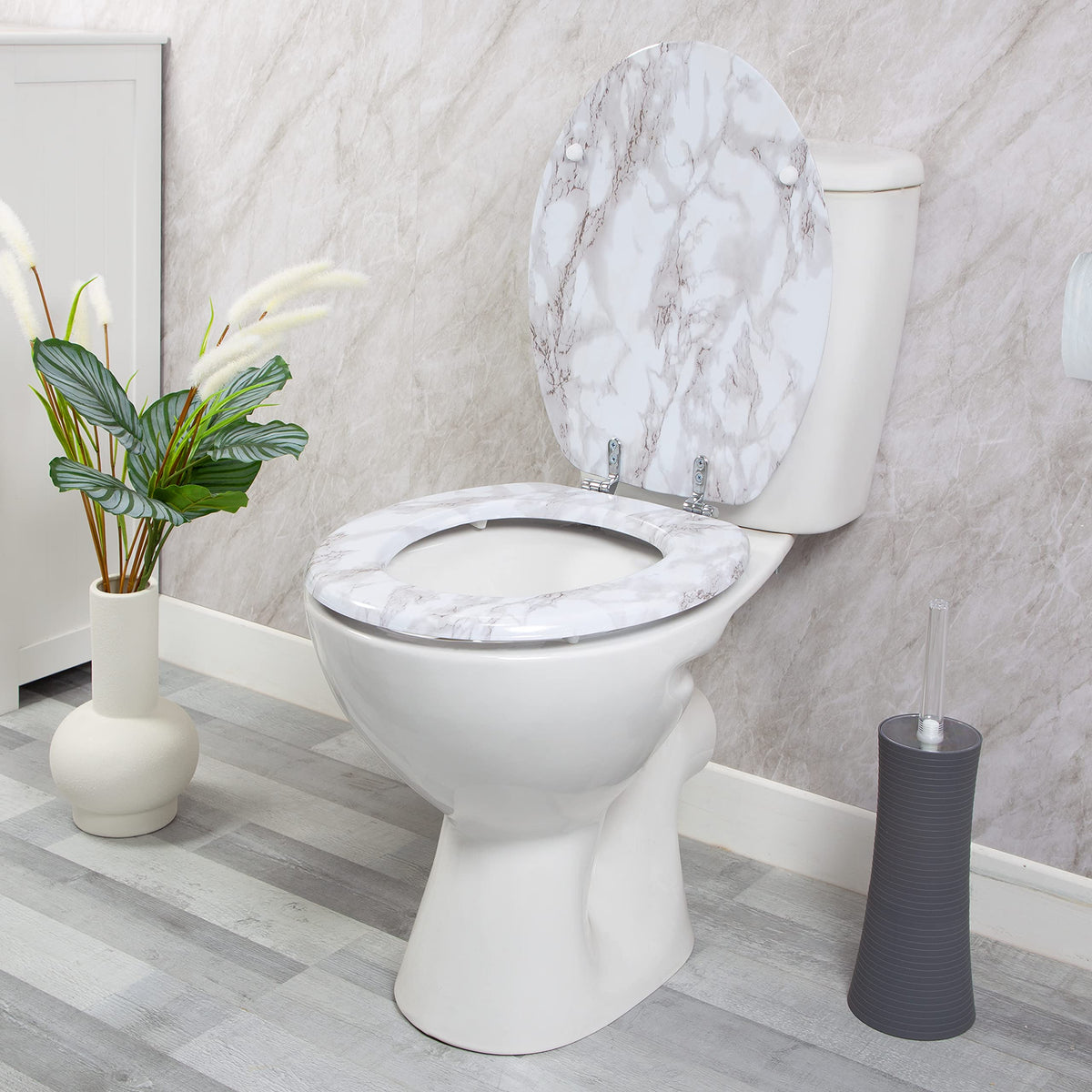 Marble-effect toilet seat with chrome hinges