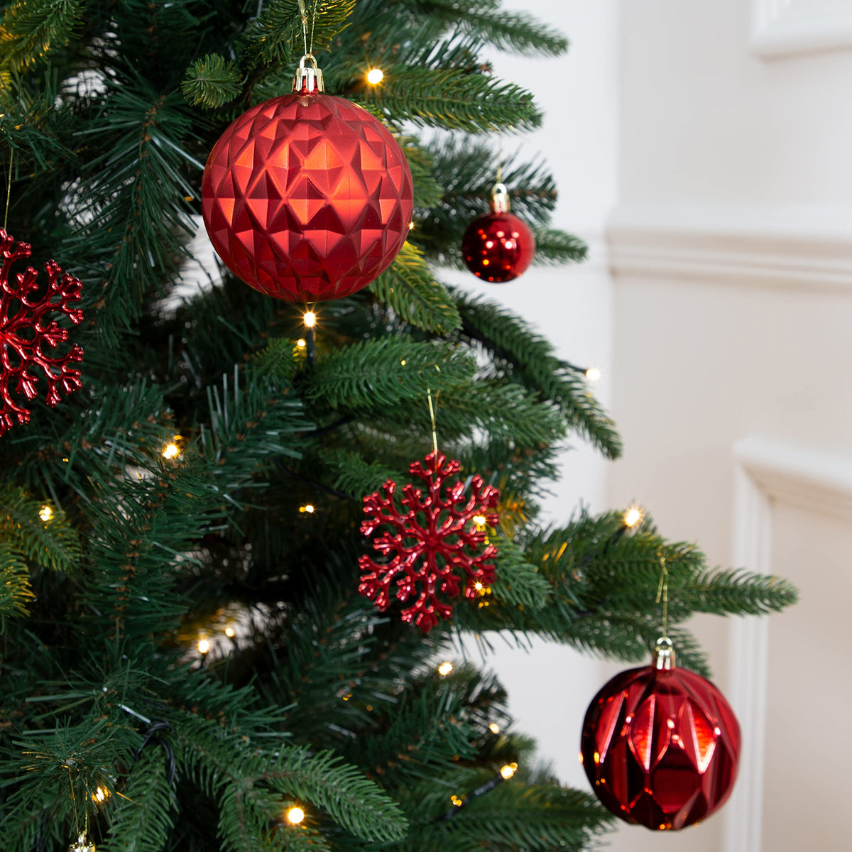 Red shatterproof Christmas baubles set of 50 mixed sizes