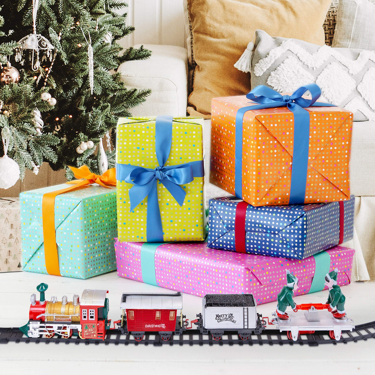 Animated Christmas elf train set with 4m track