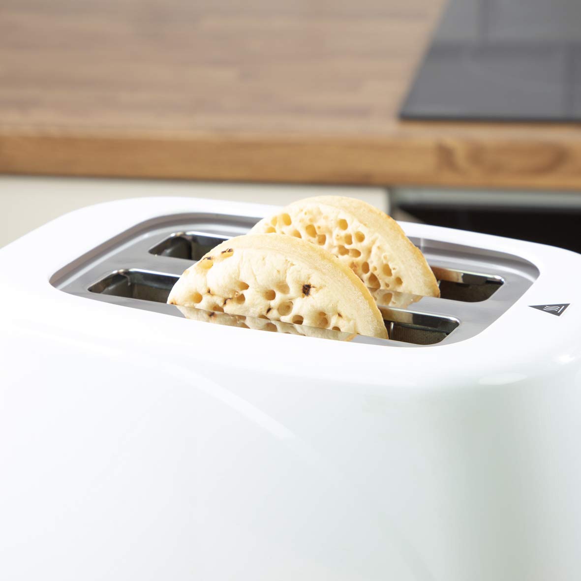 White Quest toaster with defrost reheat and stop buttons