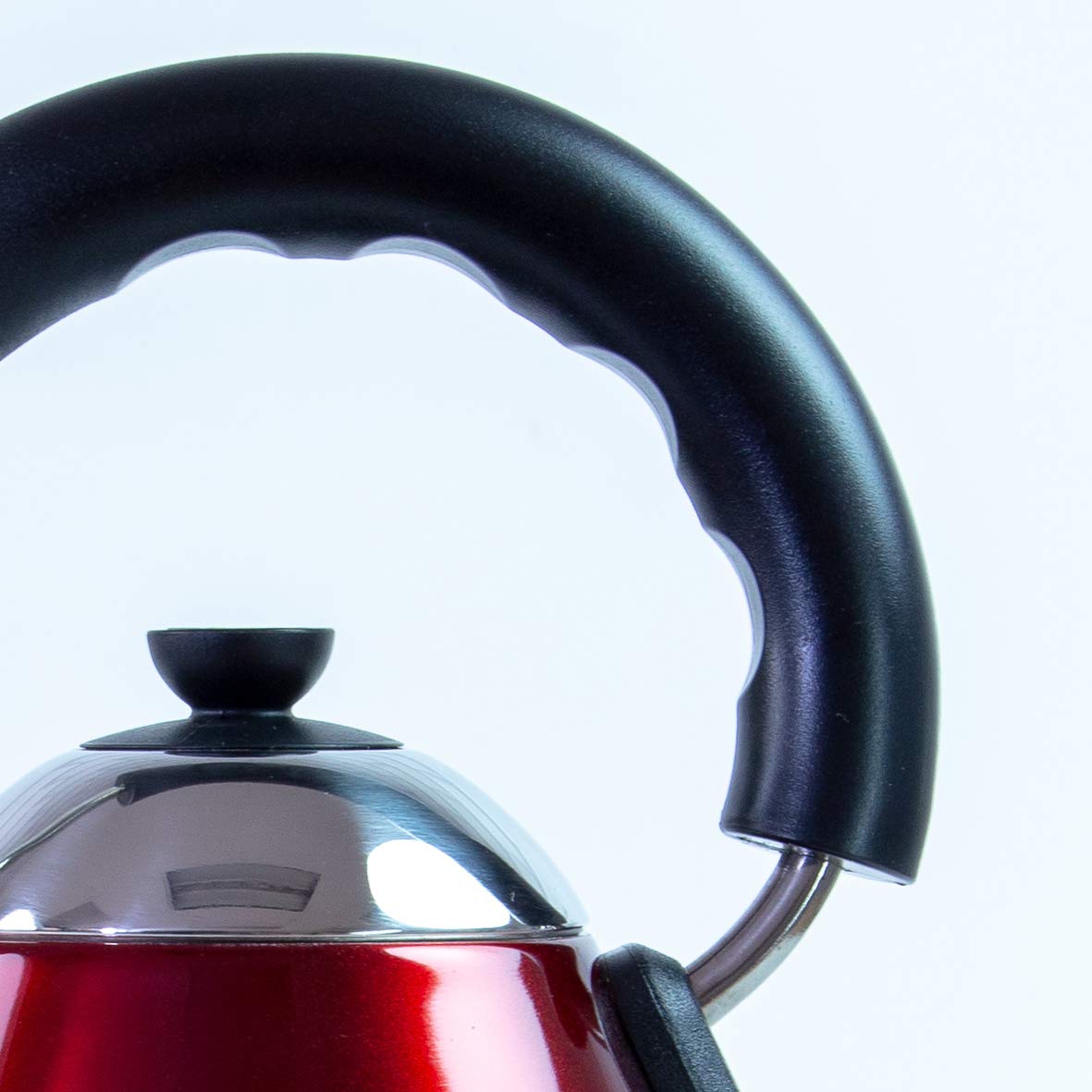 Quest red kettle with 360 degree swivel base