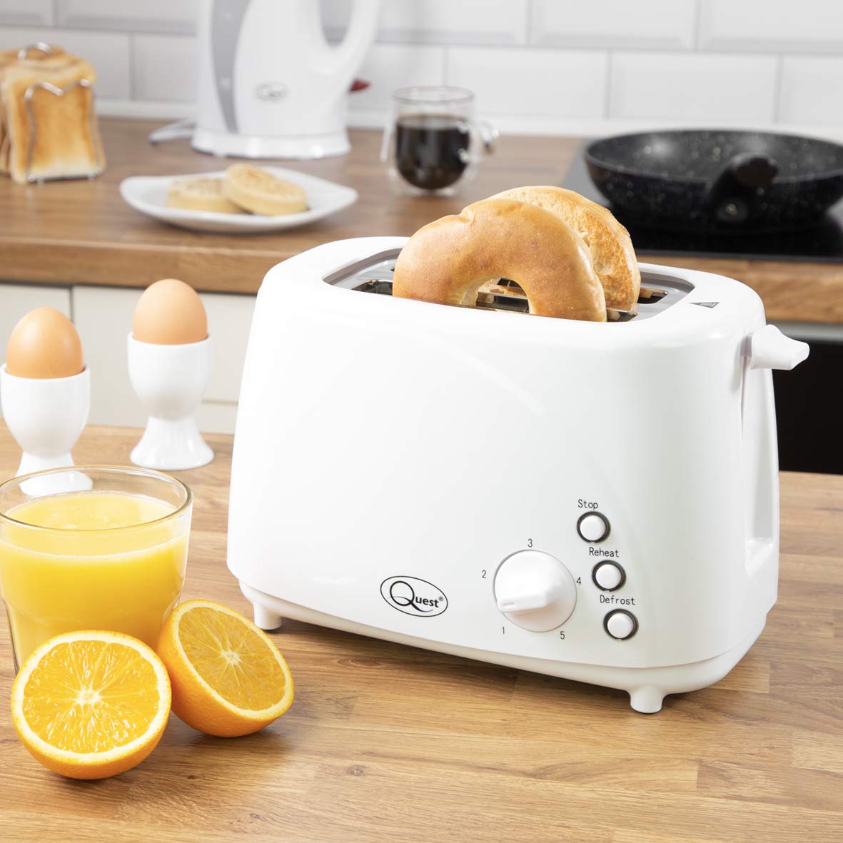 Quest 850W white 2-slice toaster with LED controls