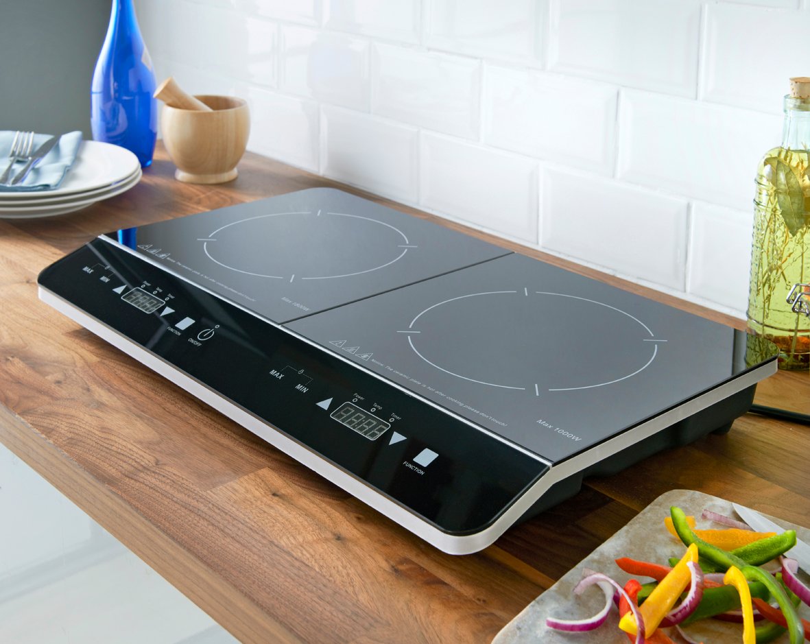 Double digital induction hob with two cooking zones