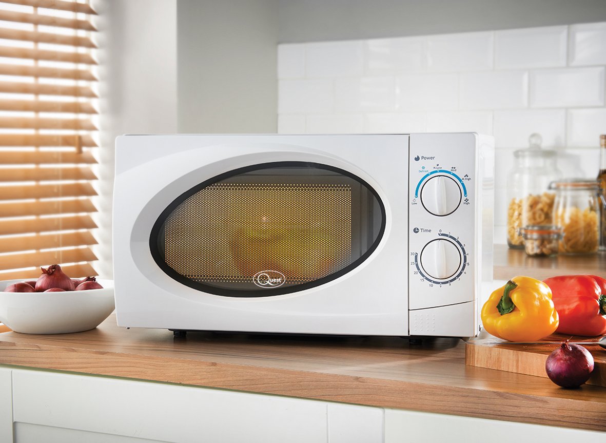 Quest 20L 700W white microwave with manual dial controls