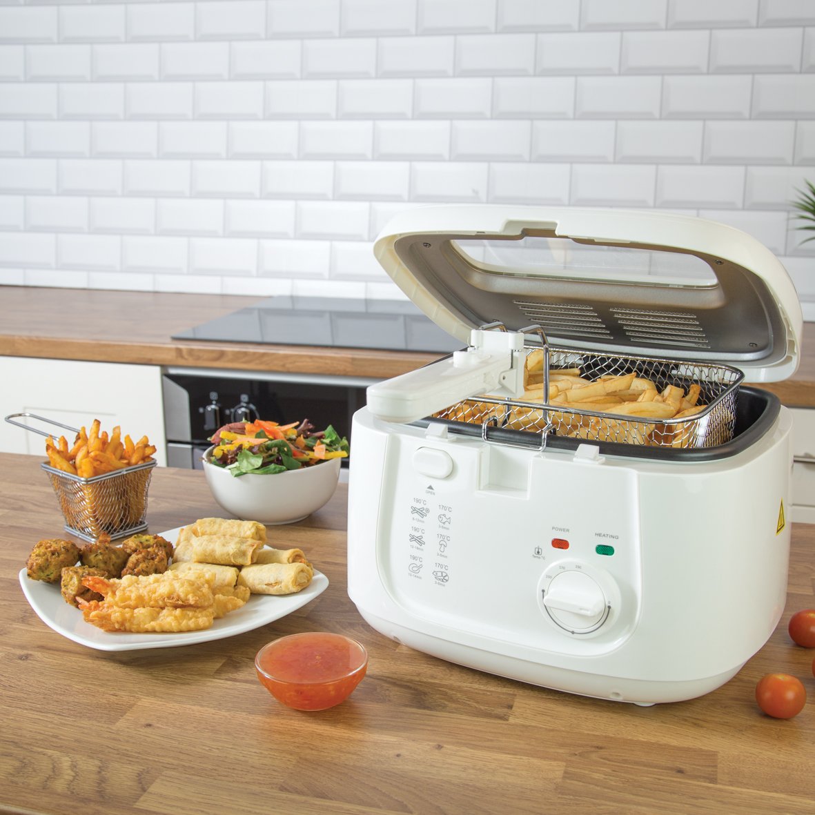 Quest white deep fryer with removable lid