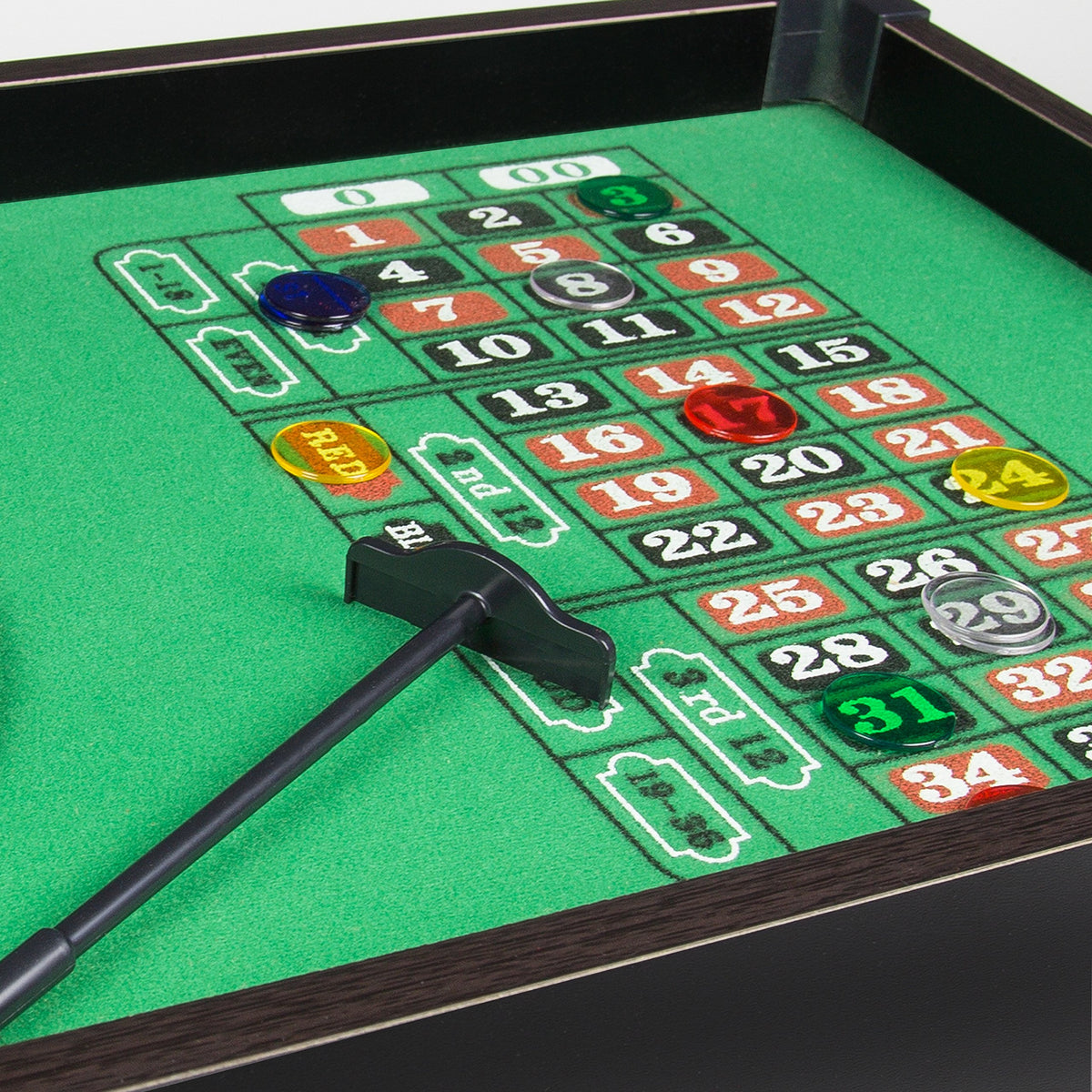 Mini roulette table game with counters