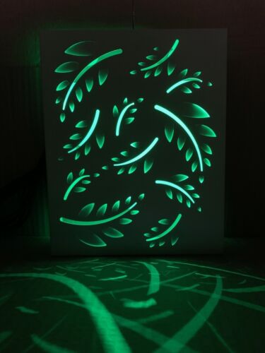 Solar wall decoration light with automatic dusk sensor