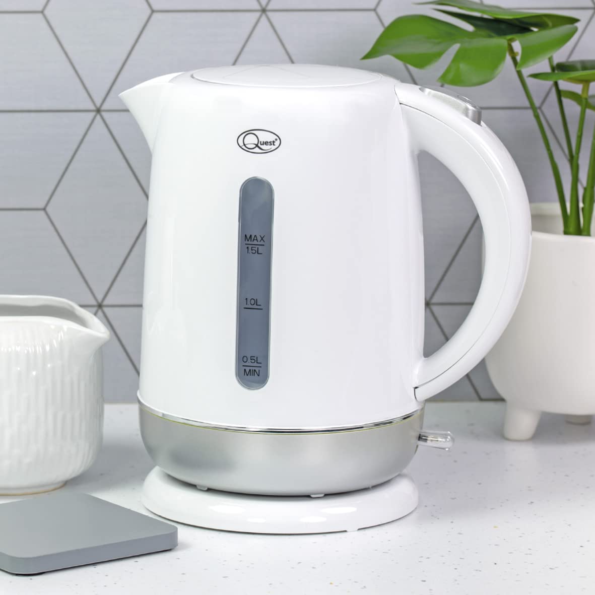 Quest white and silver 1.5L fast boil kettle