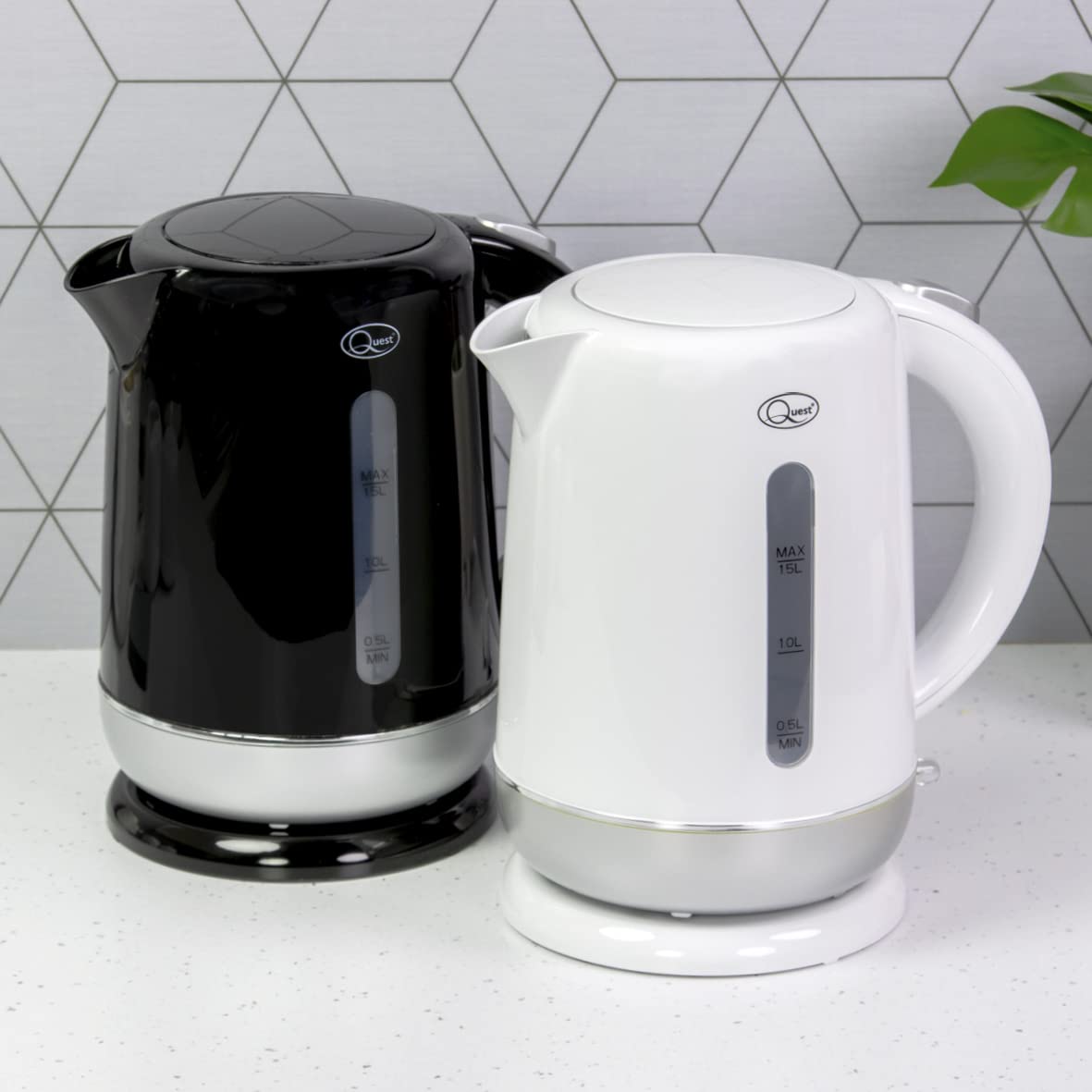 Quest white and silver 1.5L fast boil kettle