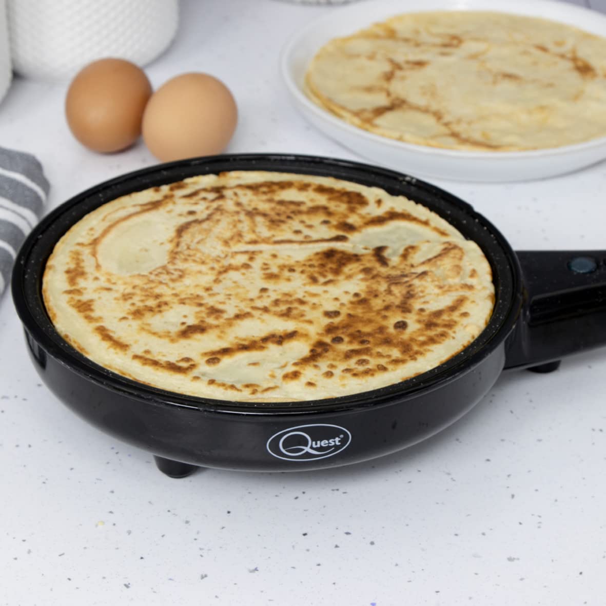 Quest 2-in-1 popcorn and crepe maker with 8 inch plate