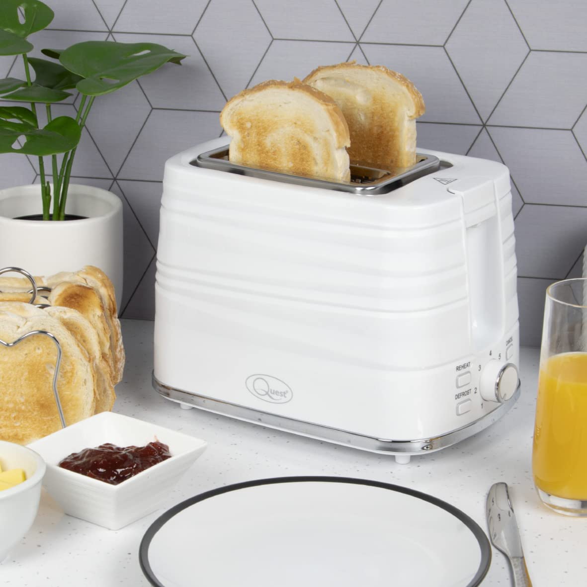 Quest Harmony white 2-slice 930W toaster with seven browning levels