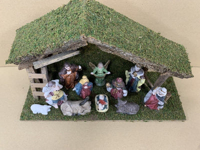 Nativity Stable & 11 Porcelain Figures - 98017