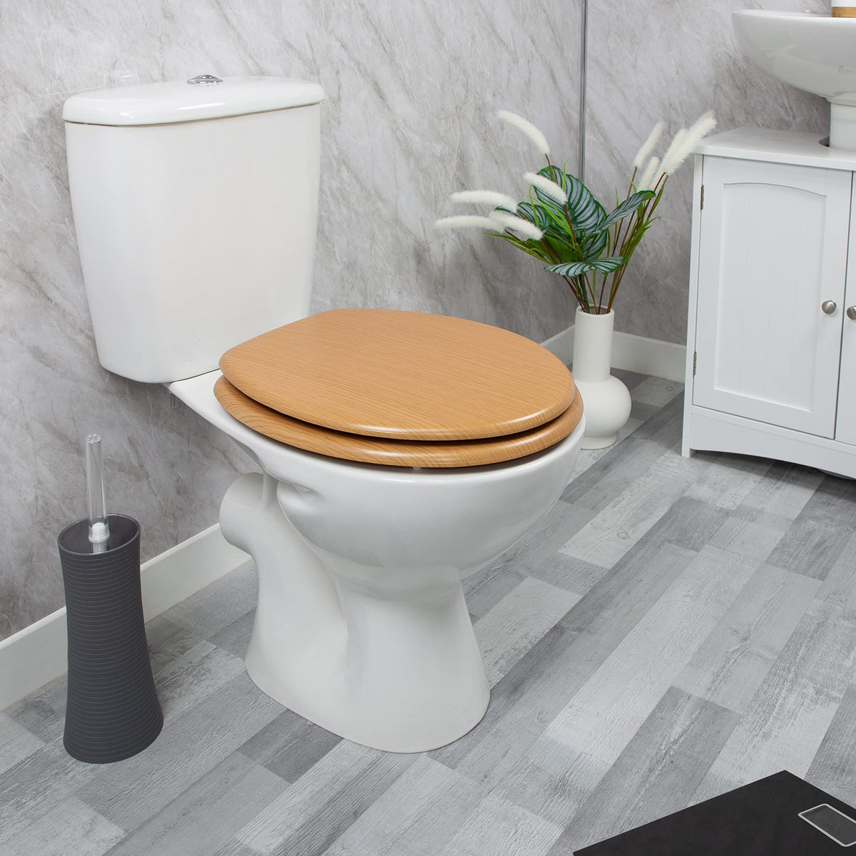 Antique pine-effect toilet seat with chrome hinges