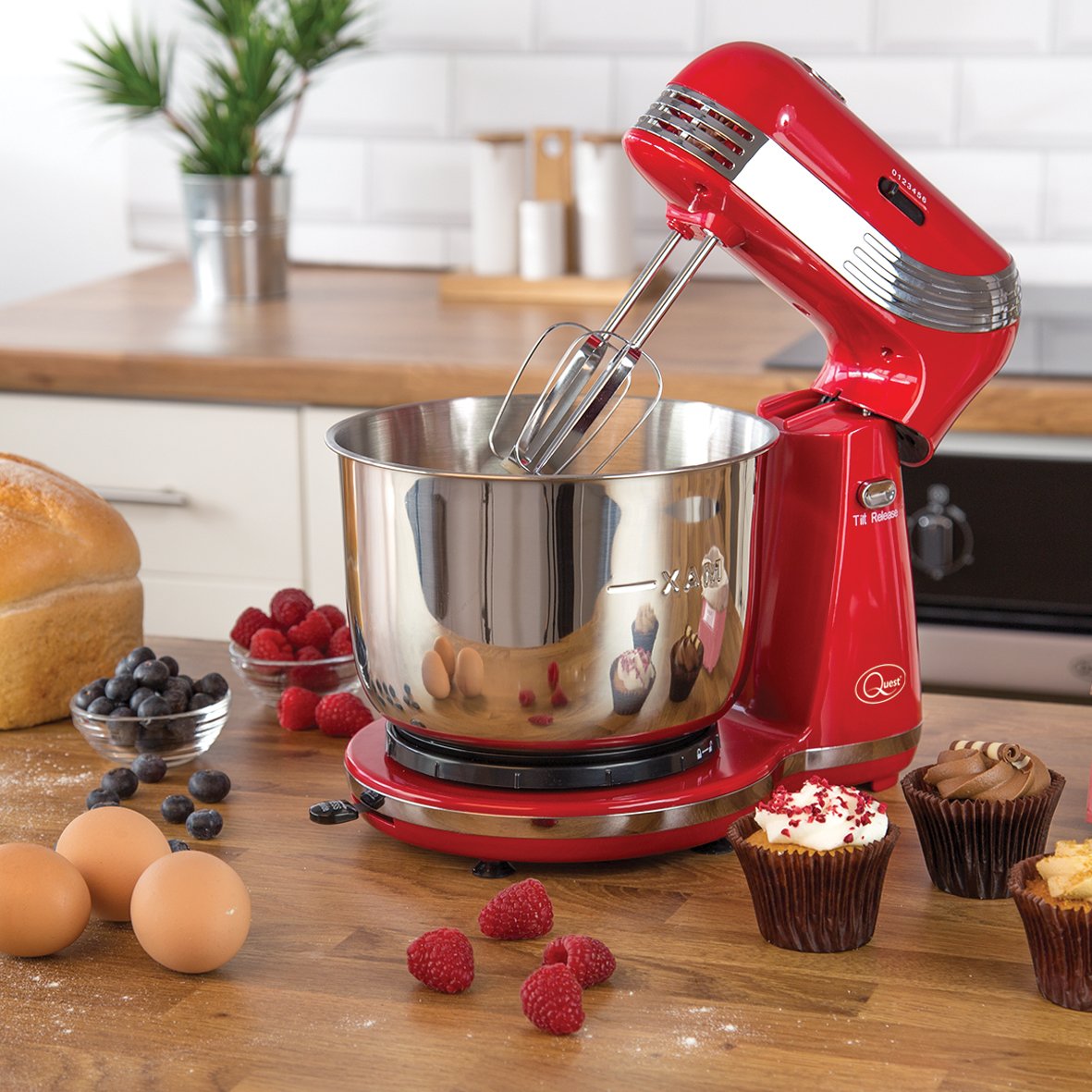 Quest 3L 250W red stand mixer with stainless steel bowl