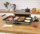 Quest 2000W grill with mini wooden spatulas