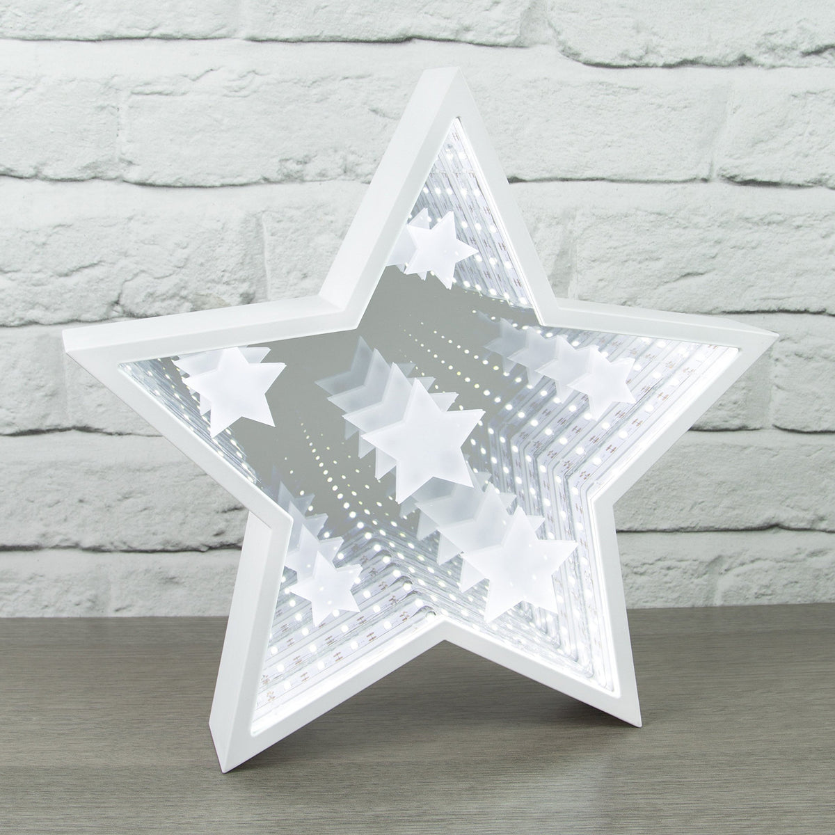 Global Gizmos 54290 star infinity mirror light with 59 white LEDs