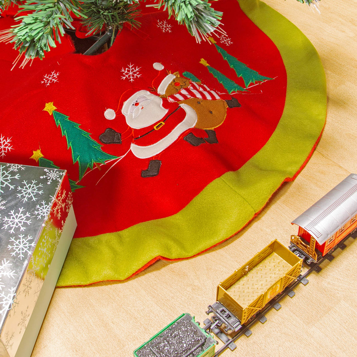 The Christmas Workshop 90cm Reindeer Christmas tree skirt red and green
