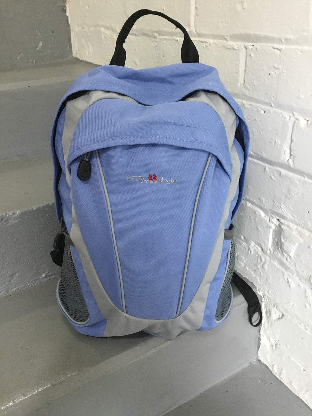 Freestyle unisex backpack with padded shoulder straps