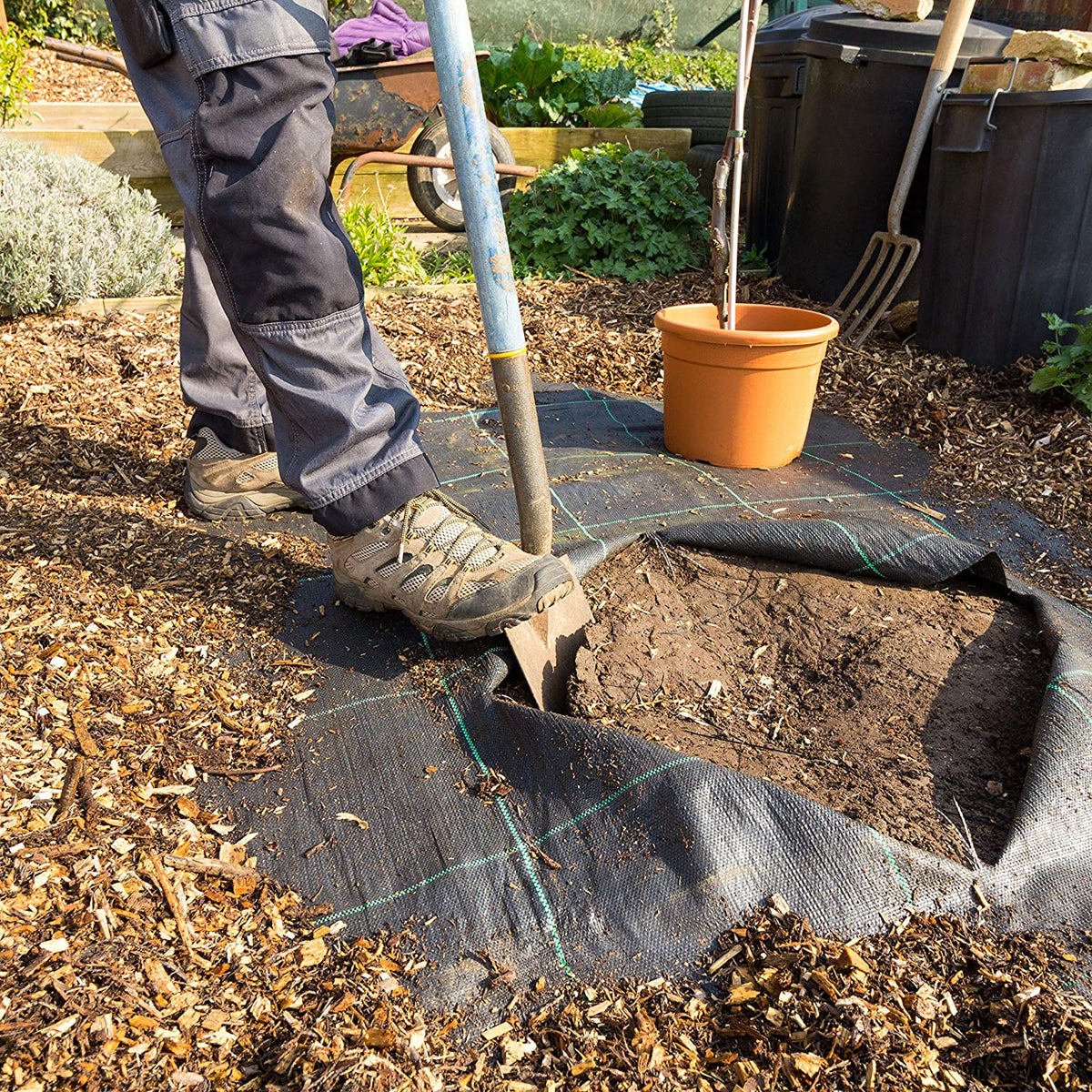 100gsm GardenKraft weed control membrane for garden landscaping