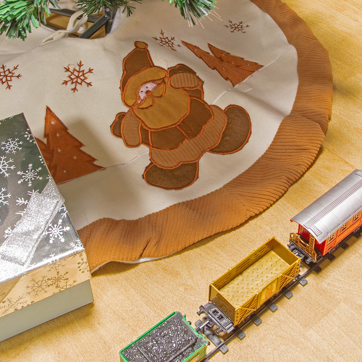 The Christmas Workshop 90cm woodland Christmas tree skirt white and brown